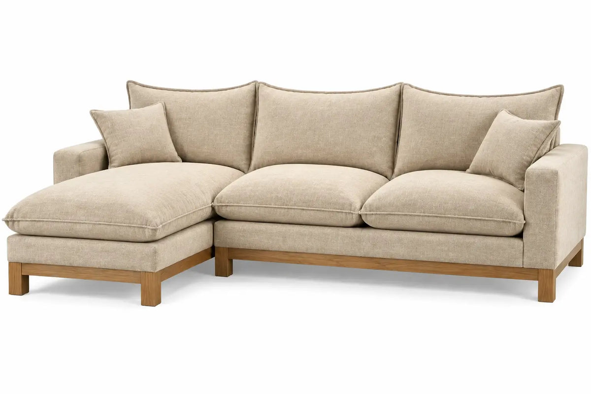 Sofá esquinero tapizado con patas elevadas, beige y marrón